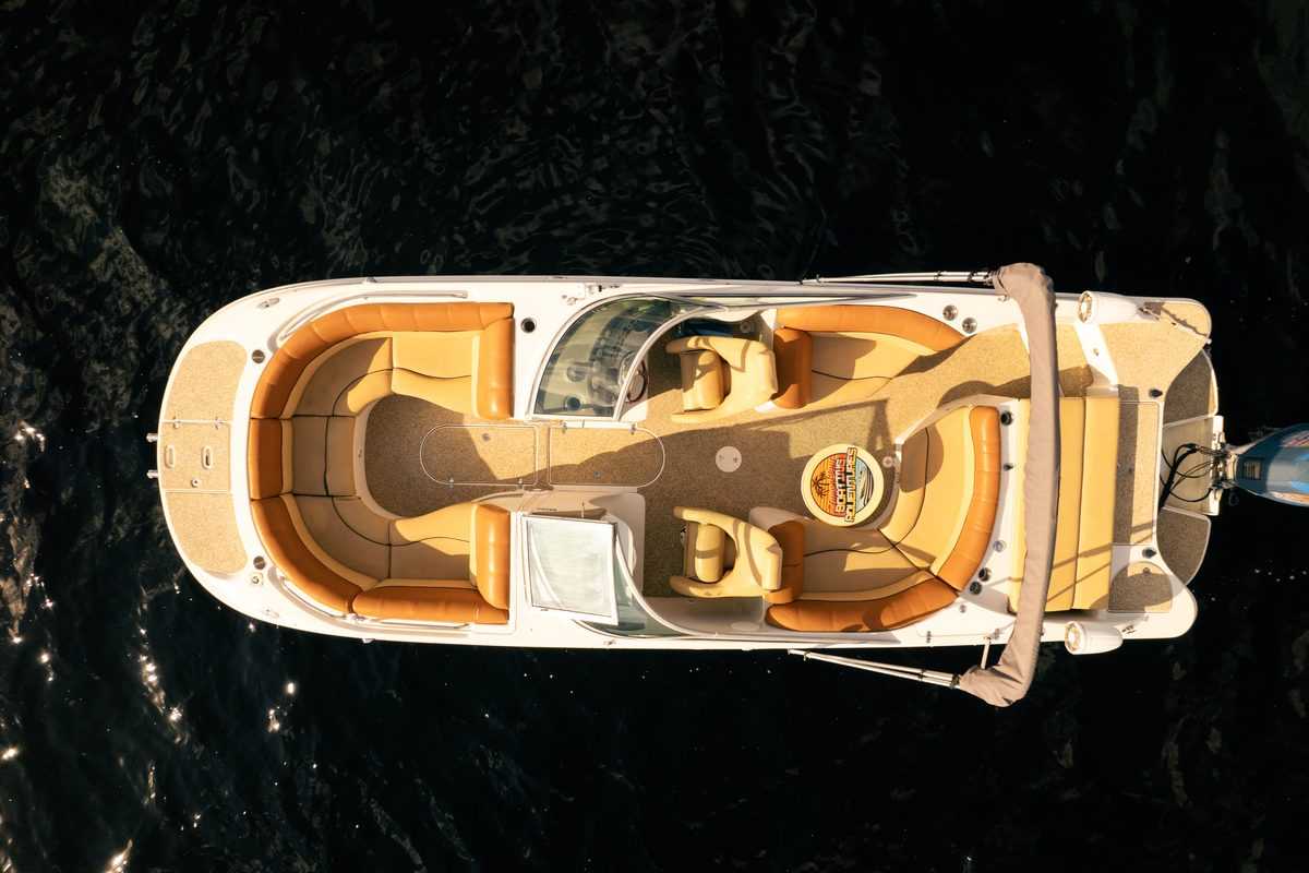 Top-down view of the charter boat's seating layout.